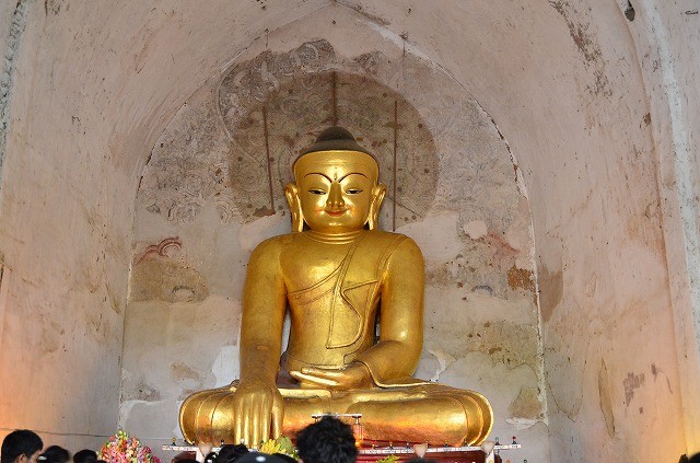 ゴドーパリィン寺院の仏像