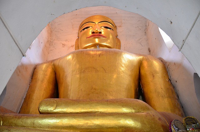 マヌーハ寺院仏像