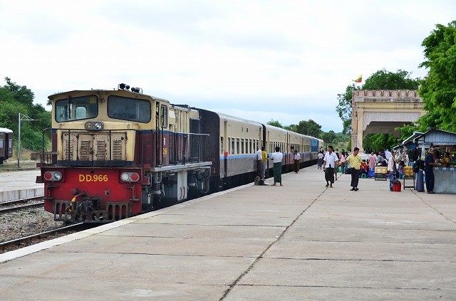 バガン駅と鉄道